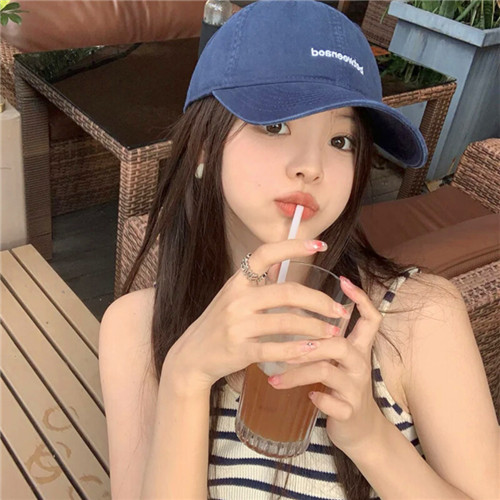 2025年高清女生真人头像图片