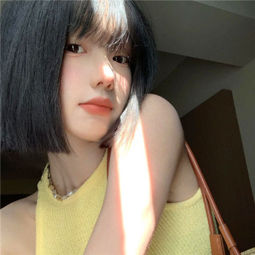 2025年高清女生真人头像图片