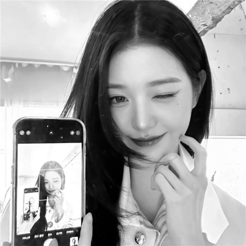 黑白女头像高冷真人2025
