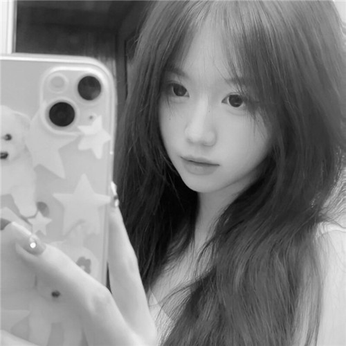 高级范黑白女生头像图片