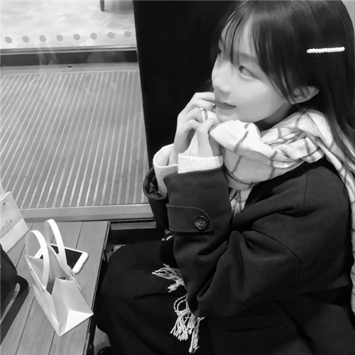 高级范黑白女生头像图片