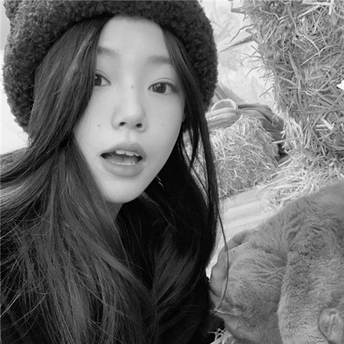 高级范黑白女生头像图片