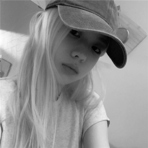 黑白女生头像高清好看图片