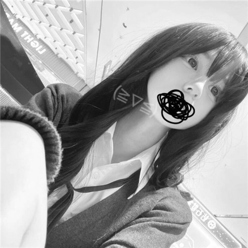 黑白女生头像高清好看图片