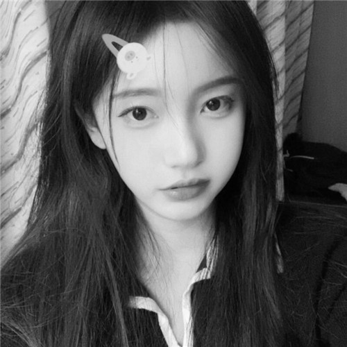 黑白女生头像高清好看图片