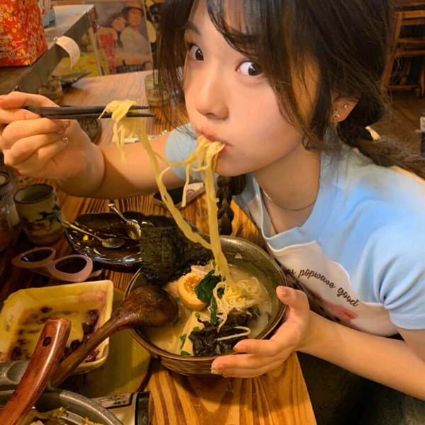 高清女生真人图片头像