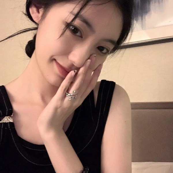 2025最新女生图片头像真人