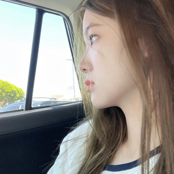 2025最新女生图片头像真人