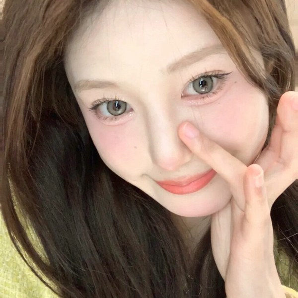 特殊女生图片头像真人