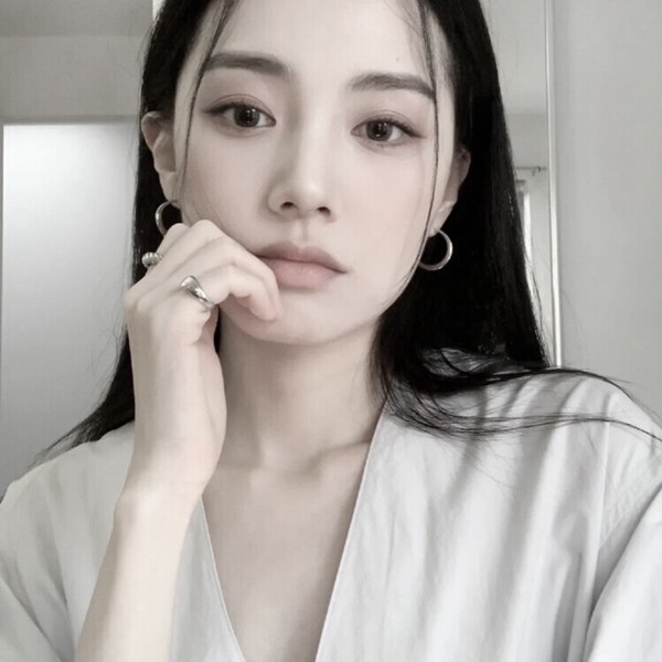 特殊女生图片头像真人