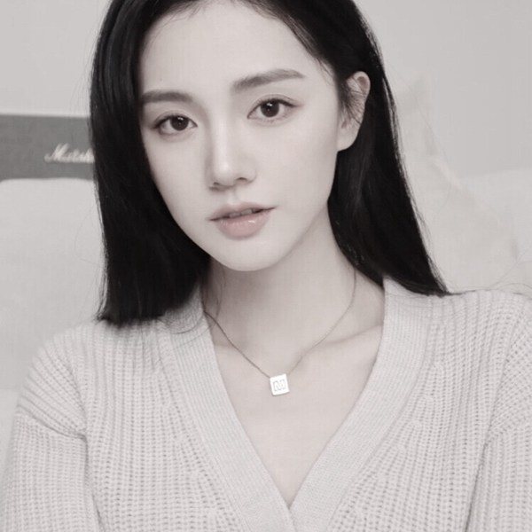 超绝女生图片头像真人