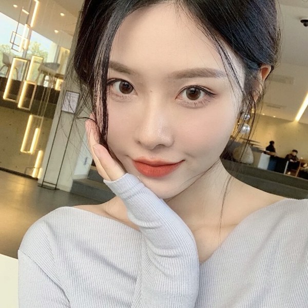 真人露脸女生图片头像