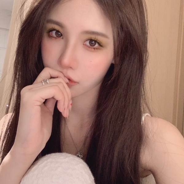有钱图片头像女生真人