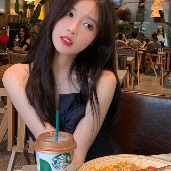 有钱图片头像女生真人