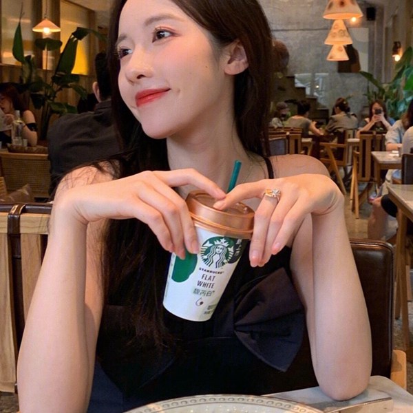 有钱图片头像女生真人