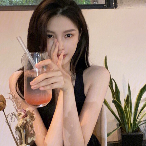 有钱图片头像女生真人
