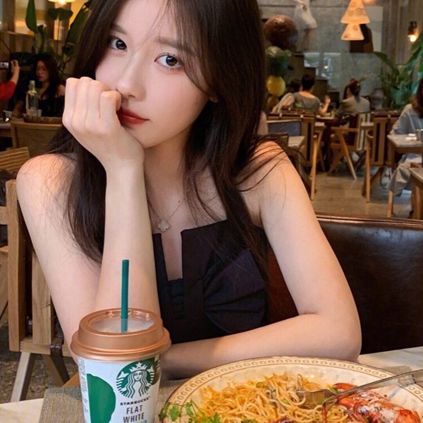 有钱图片头像女生真人