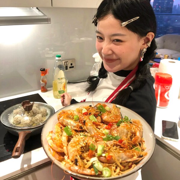 真人女生辣妹图片头像