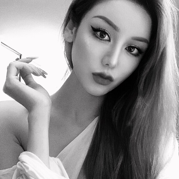 真人酷酷女生图片头像