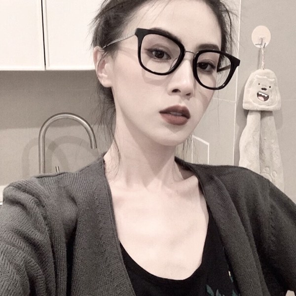 真人酷酷女生图片头像