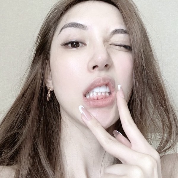 真人酷酷女生图片头像
