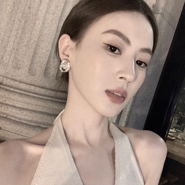 真人酷酷女生图片头像