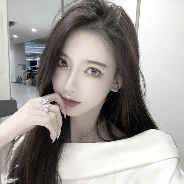真人酷酷女生图片头像