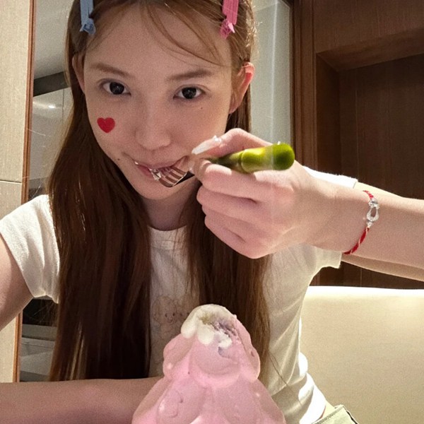 真人女生叛逆图片头像