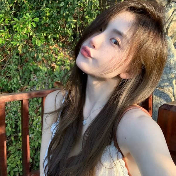 真人女生叛逆图片头像