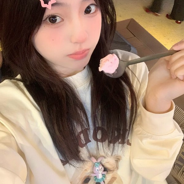 质感图片头像真人女生