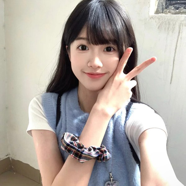质感图片头像真人女生
