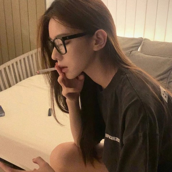 感觉图片头像女生真人