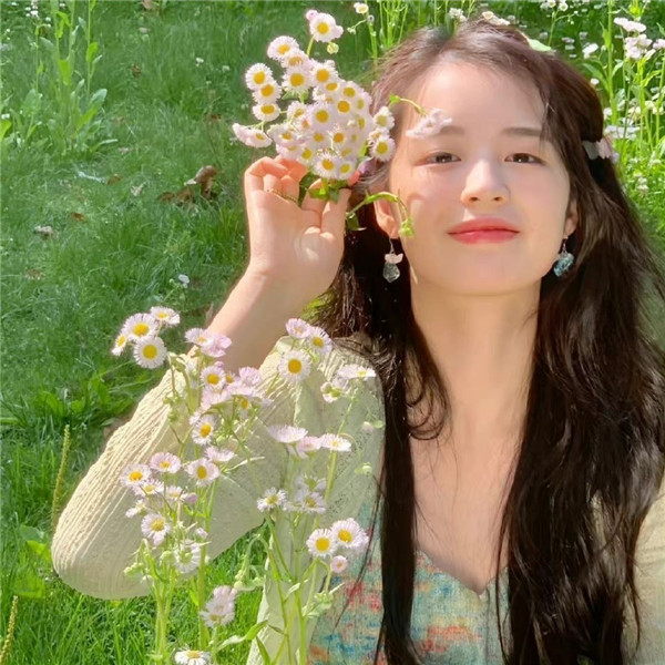 唯美氛围感鲜花美女头像图片