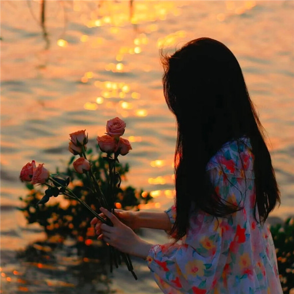 唯美氛围感鲜花美女头像图片