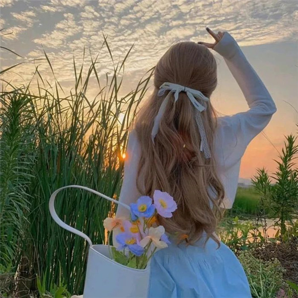 唯美氛围感鲜花美女头像图片