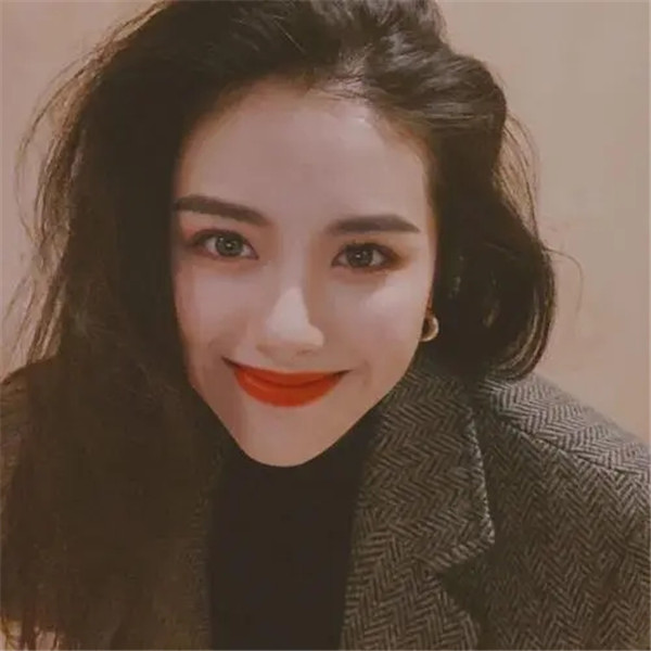 气质十足的港风氛围感女生唯美头像