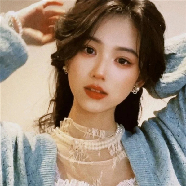 气质十足的港风氛围感女生唯美头像
