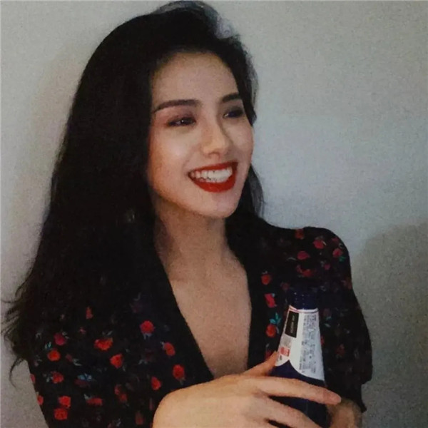 气质十足的港风氛围感女生唯美头像