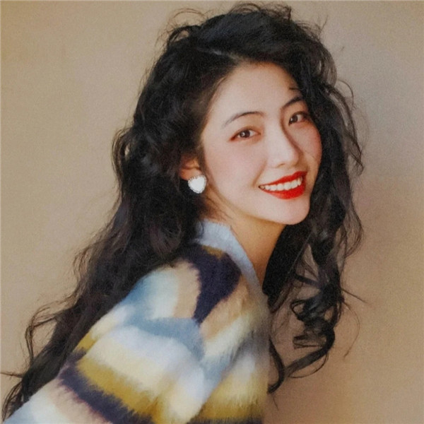 气质十足的港风氛围感女生唯美头像