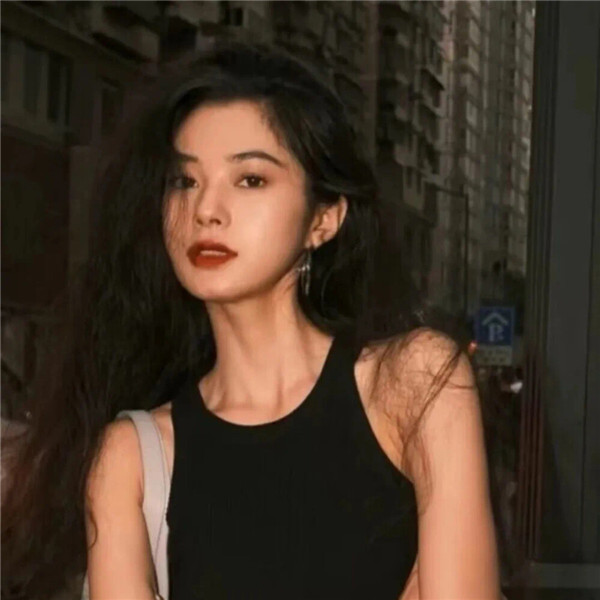 气质十足的港风氛围感女生唯美头像