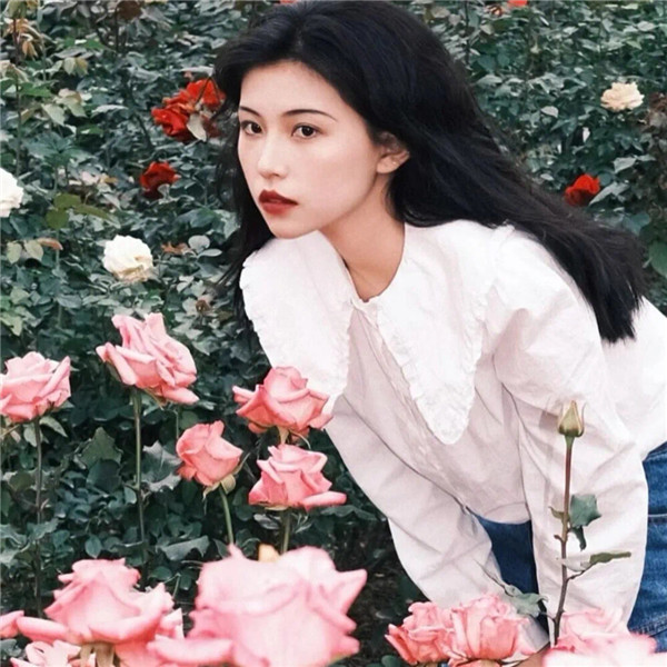 气质十足的港风氛围感女生唯美头像