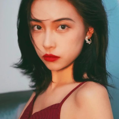头像女生简单气质港风图片
