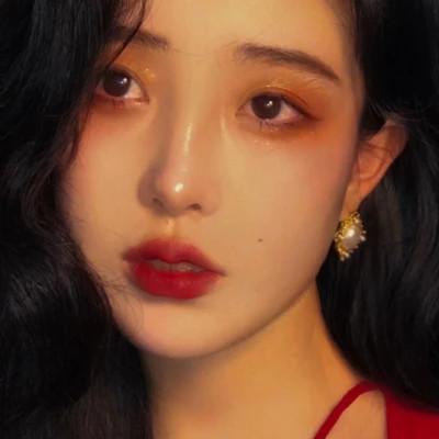 头像女生简单气质港风图片