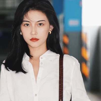 头像女生简单气质港风图片