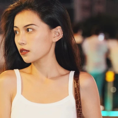 头像女生简单气质港风图片