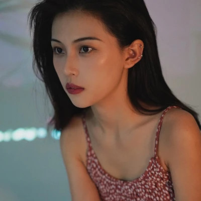 头像女生简单气质港风图片