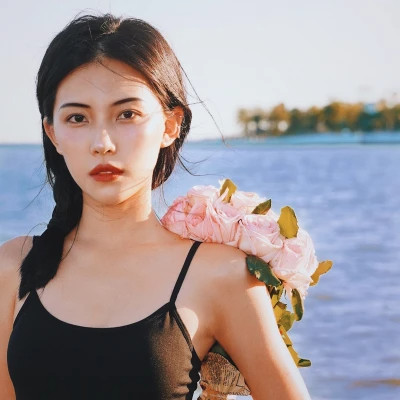 头像女生简单气质港风图片