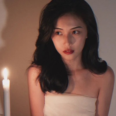 头像女生简单气质港风图片