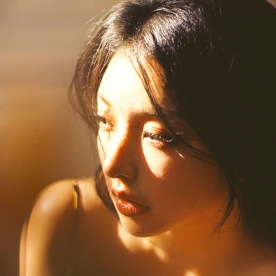 头像女生简单气质港风图片