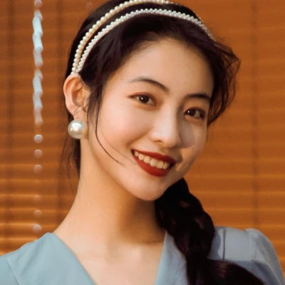 头像女生简单气质港风图片
